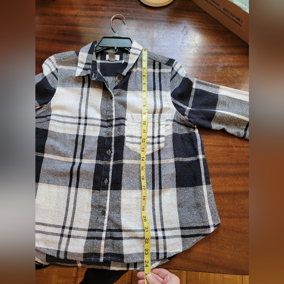 100% Cotton Black, White, &Tan Plaid Button-Up Shirt - Picture 7 of 8